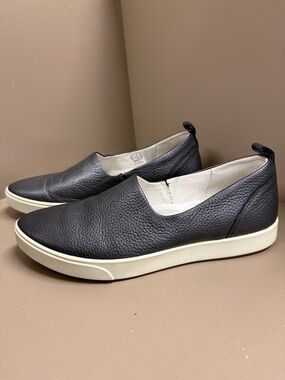 ECCO Gillian Slip-On Pebbled Soft Metallic Black Leather Pointed Toe Loafer